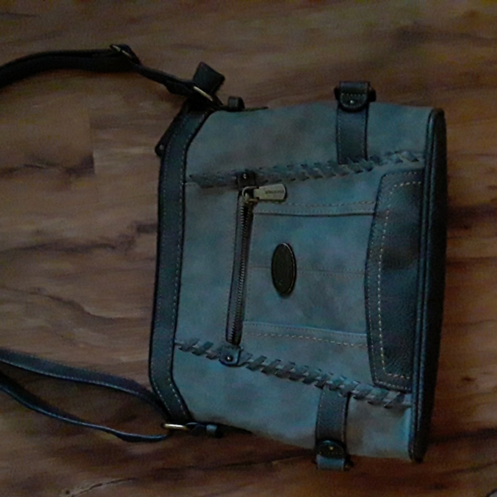 Concept bag with adjustable strap
